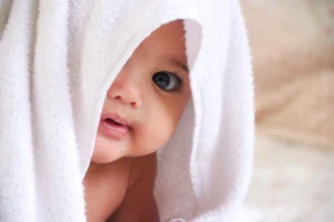 Första badet bebis